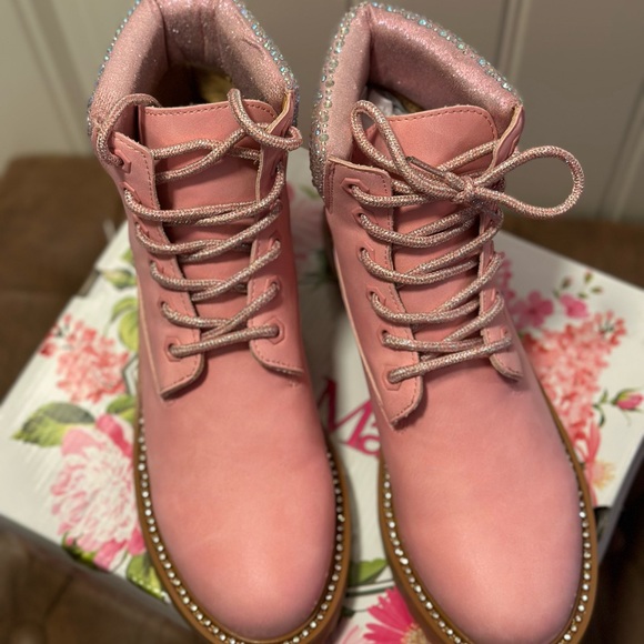 Bella Marie Statement Boots - Picture 7 of 10